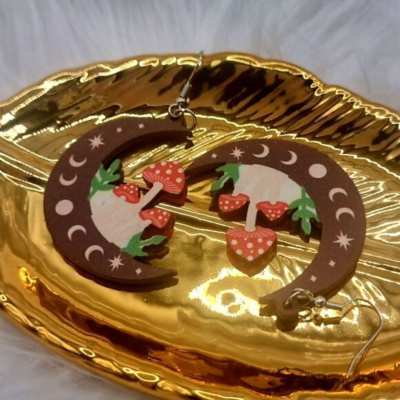 New Wooden moon phase mushroom boho fun whimsical earrings lunar celestial - Picture 5 of 9